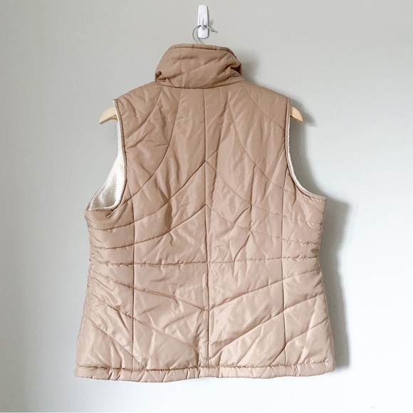 Puffer vest with sherpa lining - Picture 3 of 8